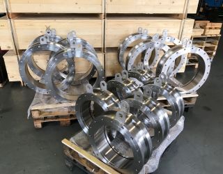 Swivel Joints DN400 (16") and DN600 (24") made of Stainless Steel Rohrdrehgelenke DN400 (16") und DN600 (24") aus Edelstahl