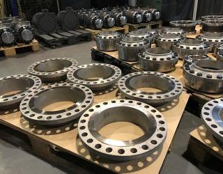 Swivel Joints DN200 (8”) and DN250 (10”) for Marine Loading Arms Rohrdrehgelenke DN200 und DN250 für Schiffsverlader
